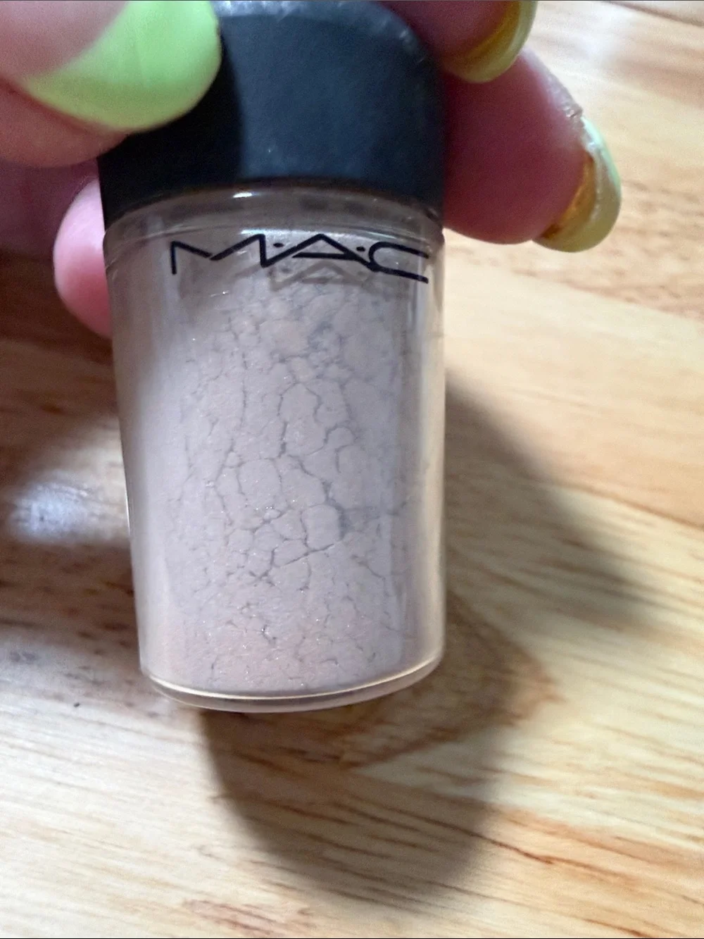 MAC Cosmetics Loose Finishing Setting Powder in Light Beige